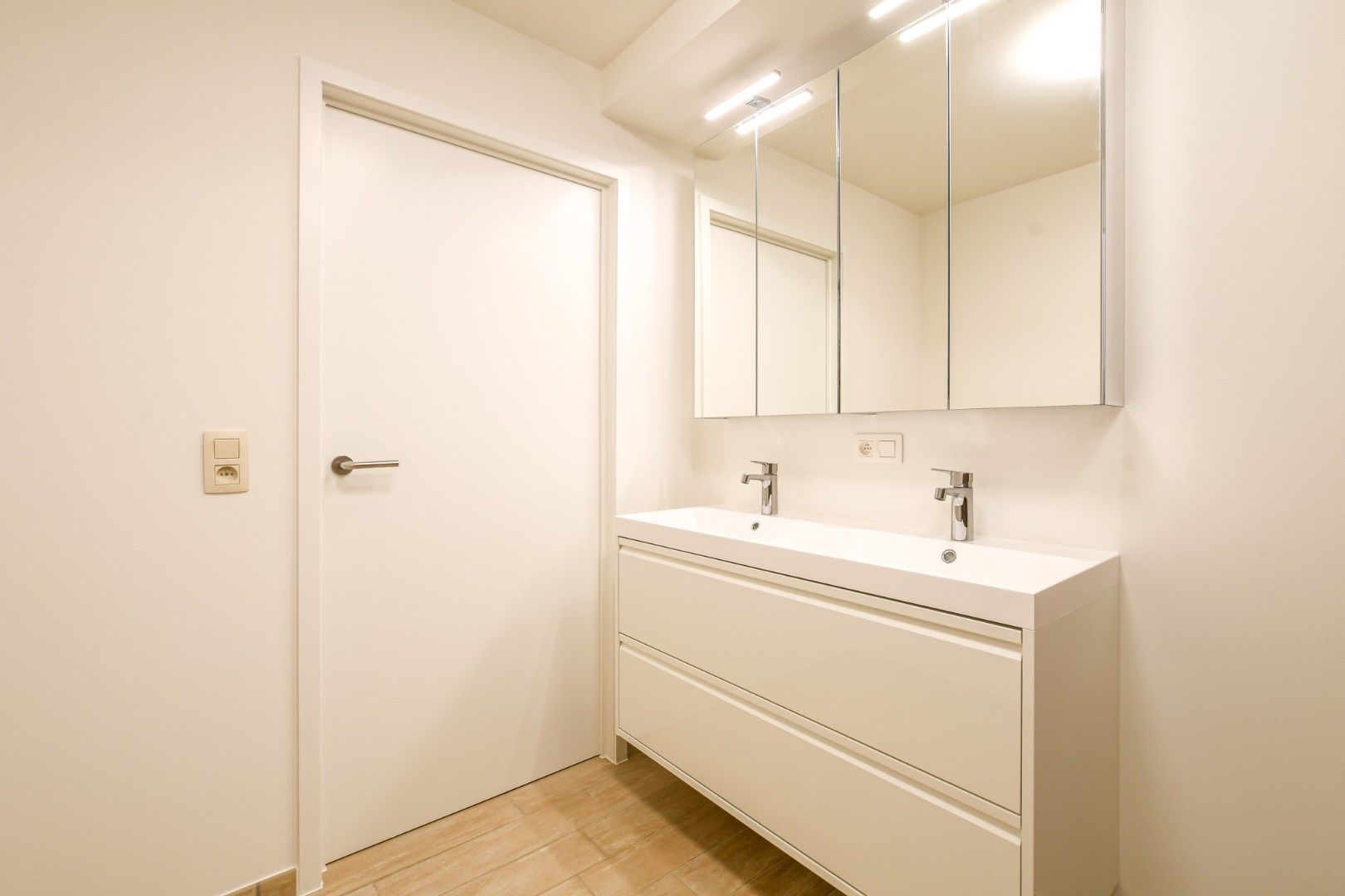 Volledig gerenoveerd appartement met terras te koop in Klemskerke (De Haan) foto 19