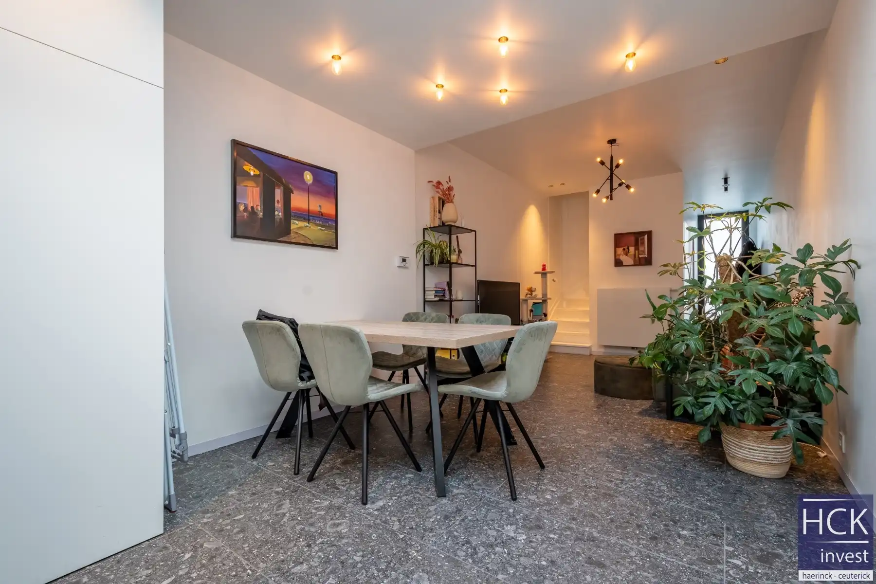 KORTRIJK - Instapklare woning met 2 SLPK. + bureau én stadskoer foto 6