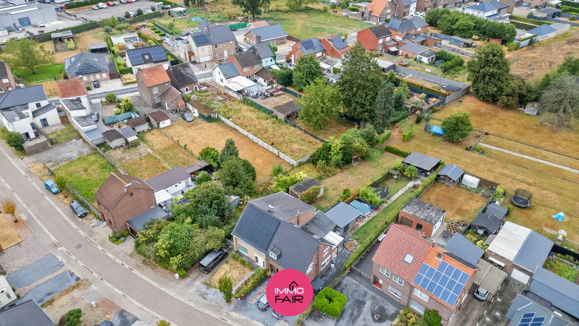 Bouwgrond voor open bebouwing in het centrum van Rekem foto 4