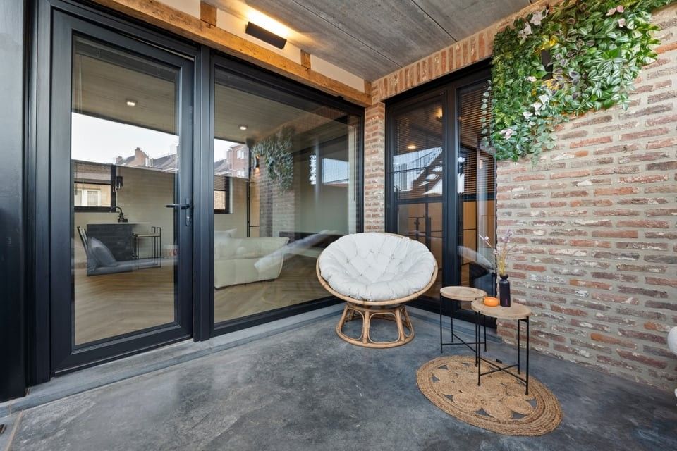 PRACHTIG GERENOVEERD APPARTEMENT MET GARAGE TE HUUR MIDDENIN HET CENTRUM VAN SINT-TRUIDEN foto 19
