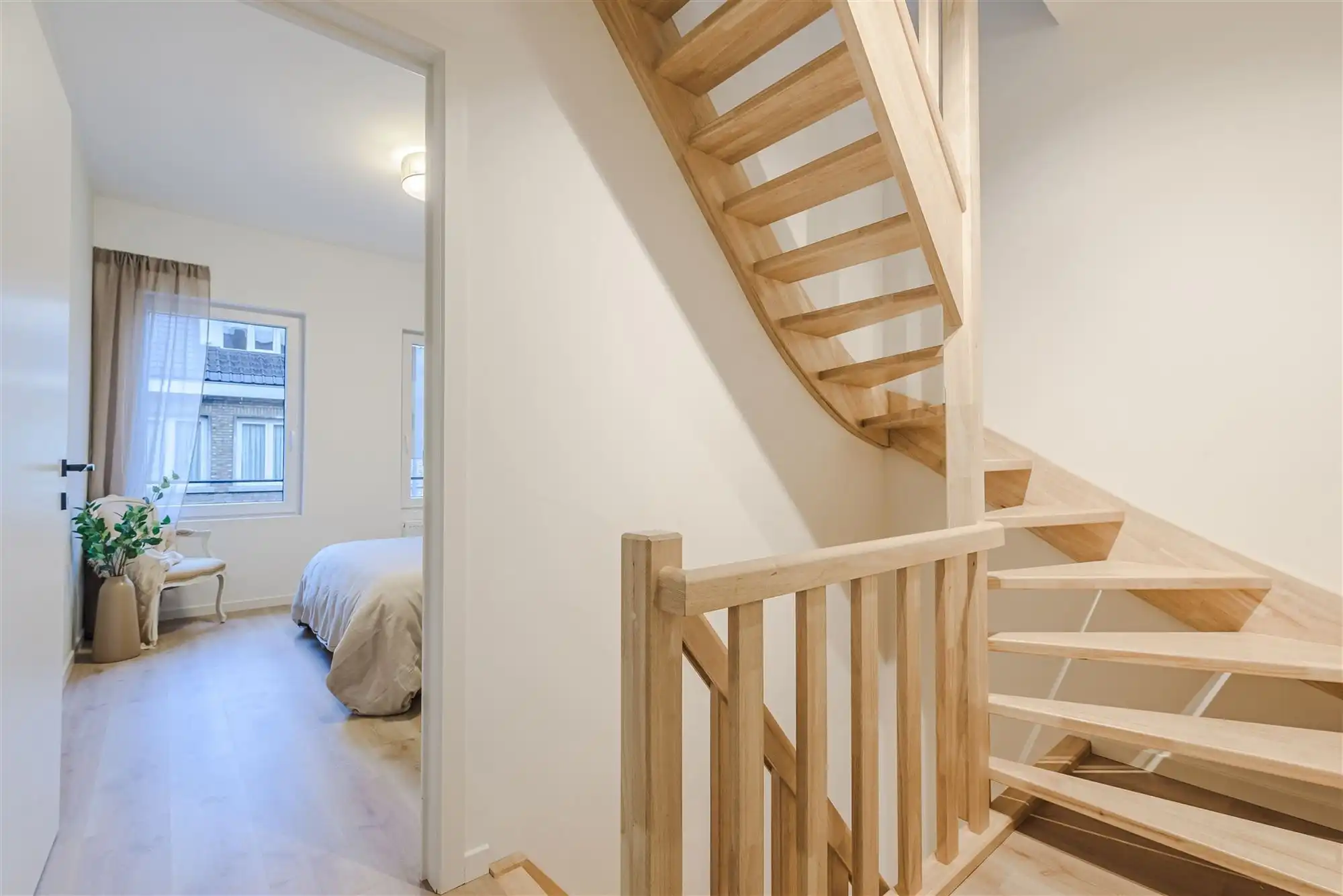 uniek gerenoveerde stadswoning met 4 slks en tuin foto 19