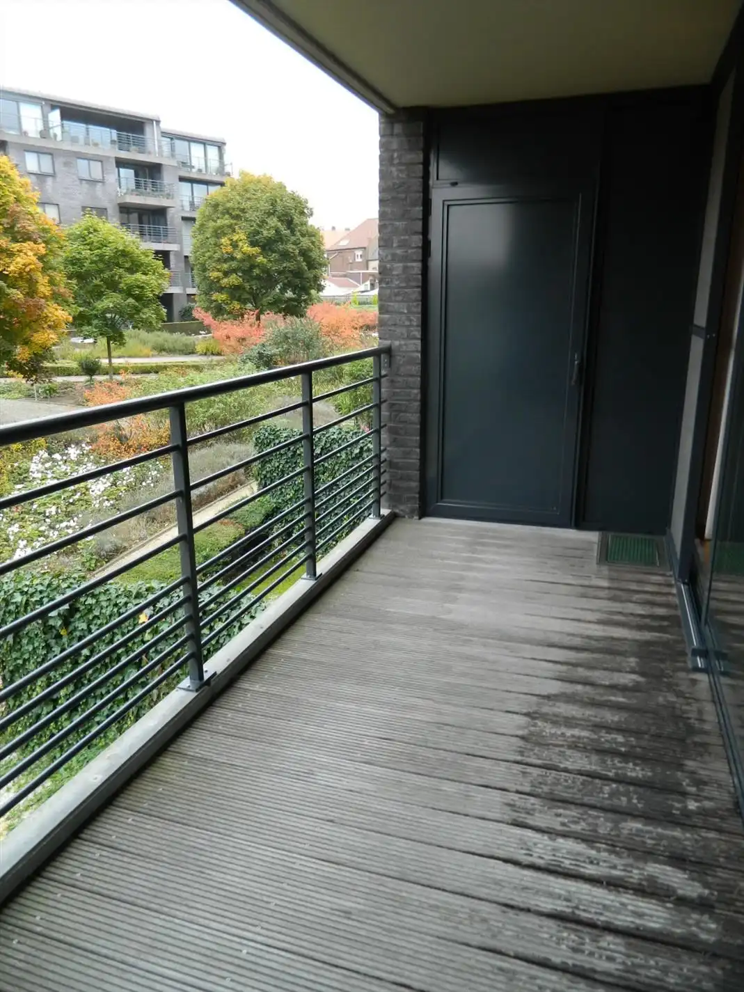 Ruim appartement met twee slaapkamers nabij centrum Halle foto 10