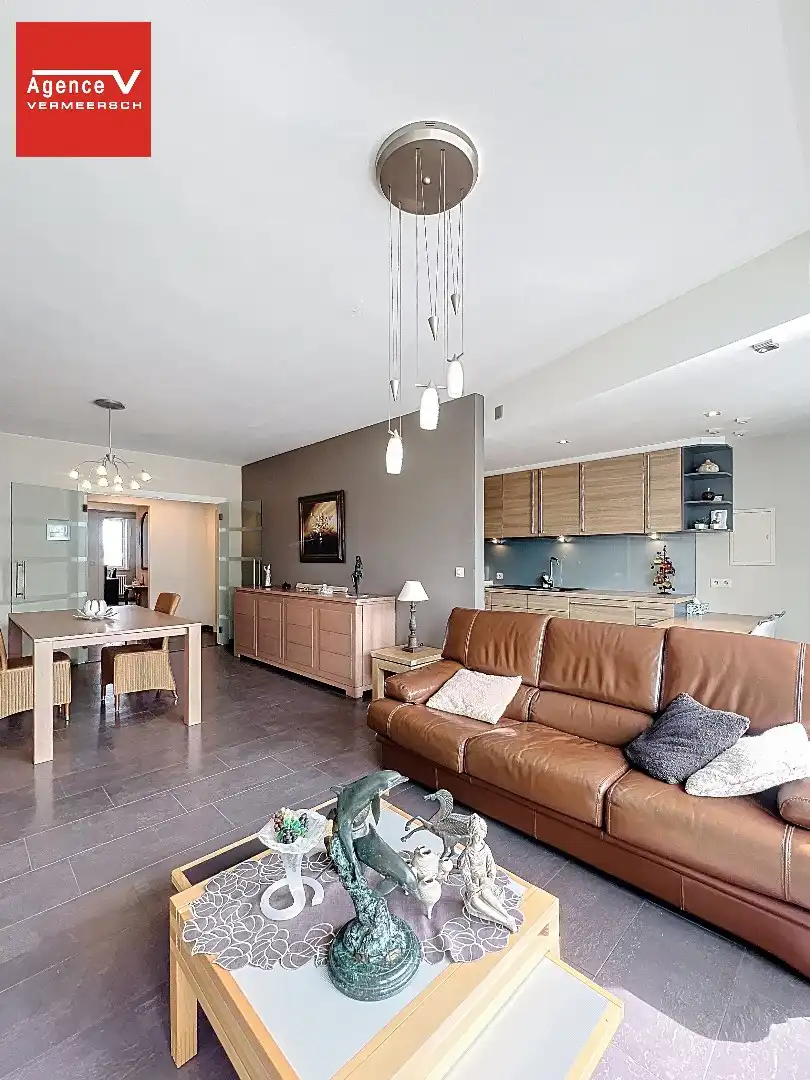 Lichtrijk en centraal gelegen 2-slkr appartement met lateraal parkzicht!  foto 7