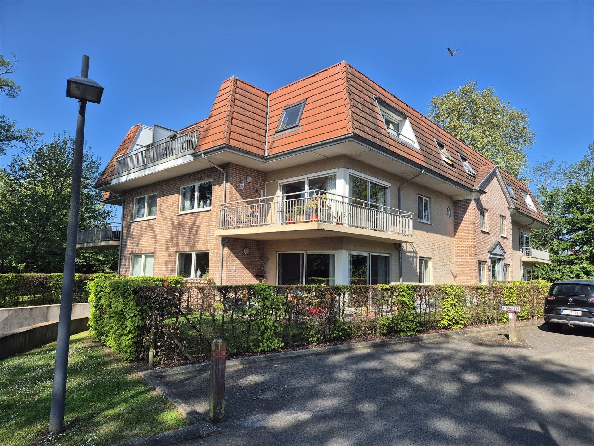 Ruim instapklaar appartement gelegen in privé domein. foto 1