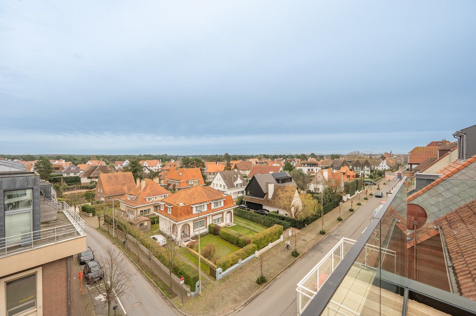 Prachtig gerenoveerd penthouse appartement heel goed gelegen vlakbij de zee en de winkels. foto 34