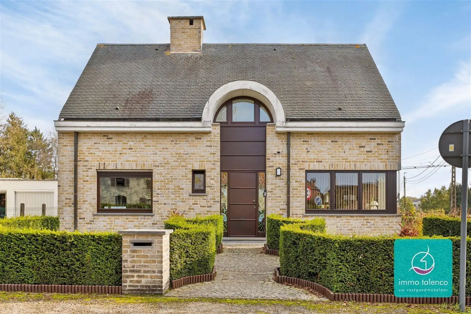 Alleenstaande VILLA - 4 SLPKS - 4 are 10 ca - Tuin - Garage  foto 2