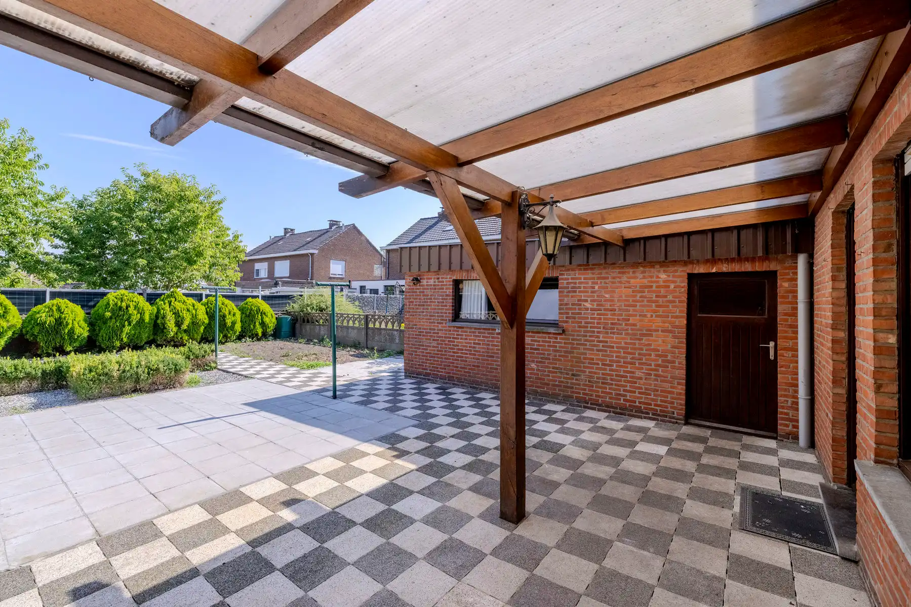 Op te frissen woning met 3 slpks, garage en gezellige tuin foto 18