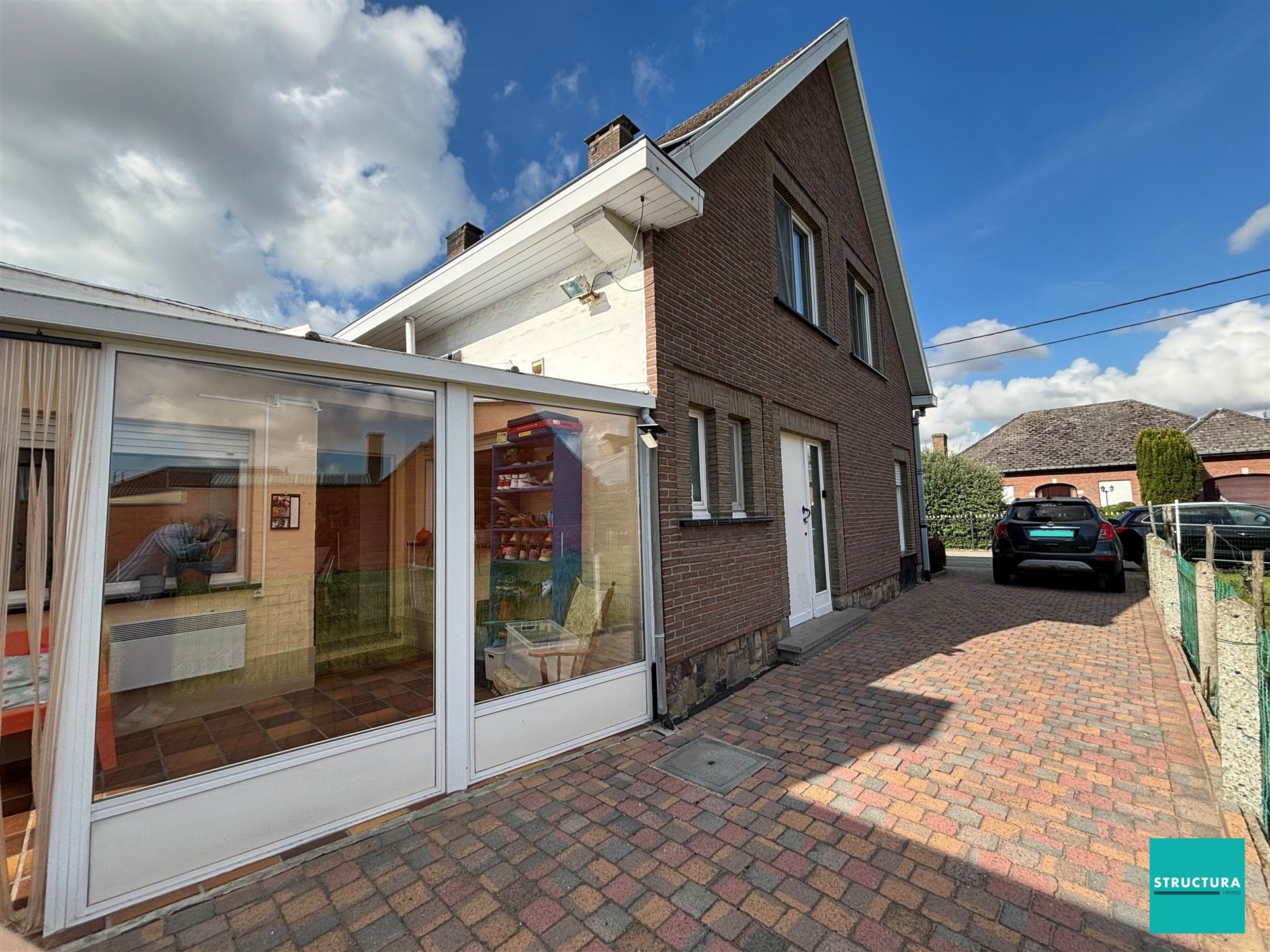 Bezoeken VOLZET!!! Woning met garage en tuin foto 3