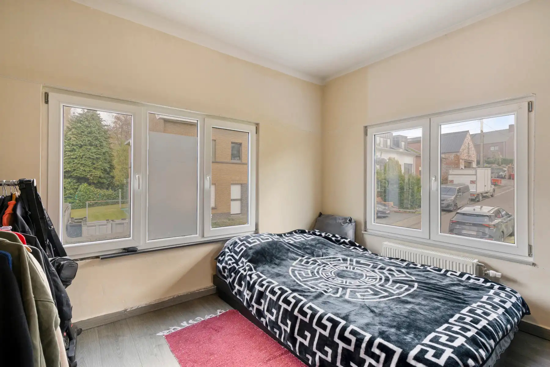 HOB met 4 slaapkamers, oprit en klein tuintje foto 14