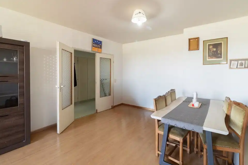 Te renoveren appartement met panoramisch zicht over Merksem foto 2