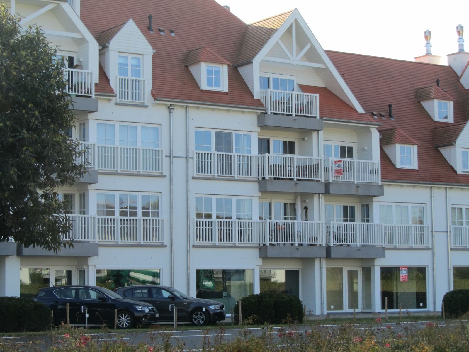 Uiterst ruim en luxueus appartement 130m² nabij het centrum van Waregem foto {{pictureIndex}}
