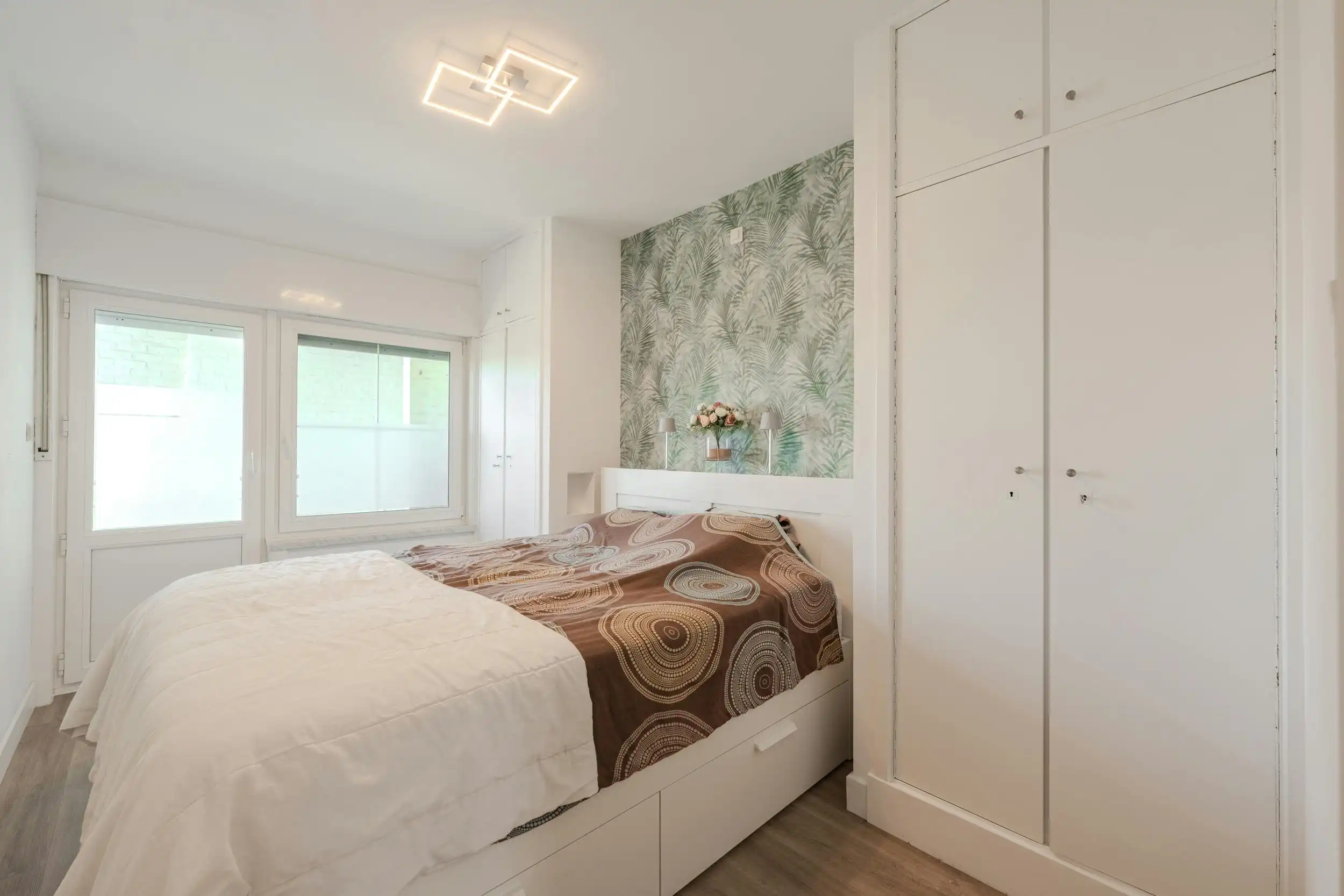 Gerenoveerd 2 slaapkamer appartement vlakbij de Zeedijk! foto 7