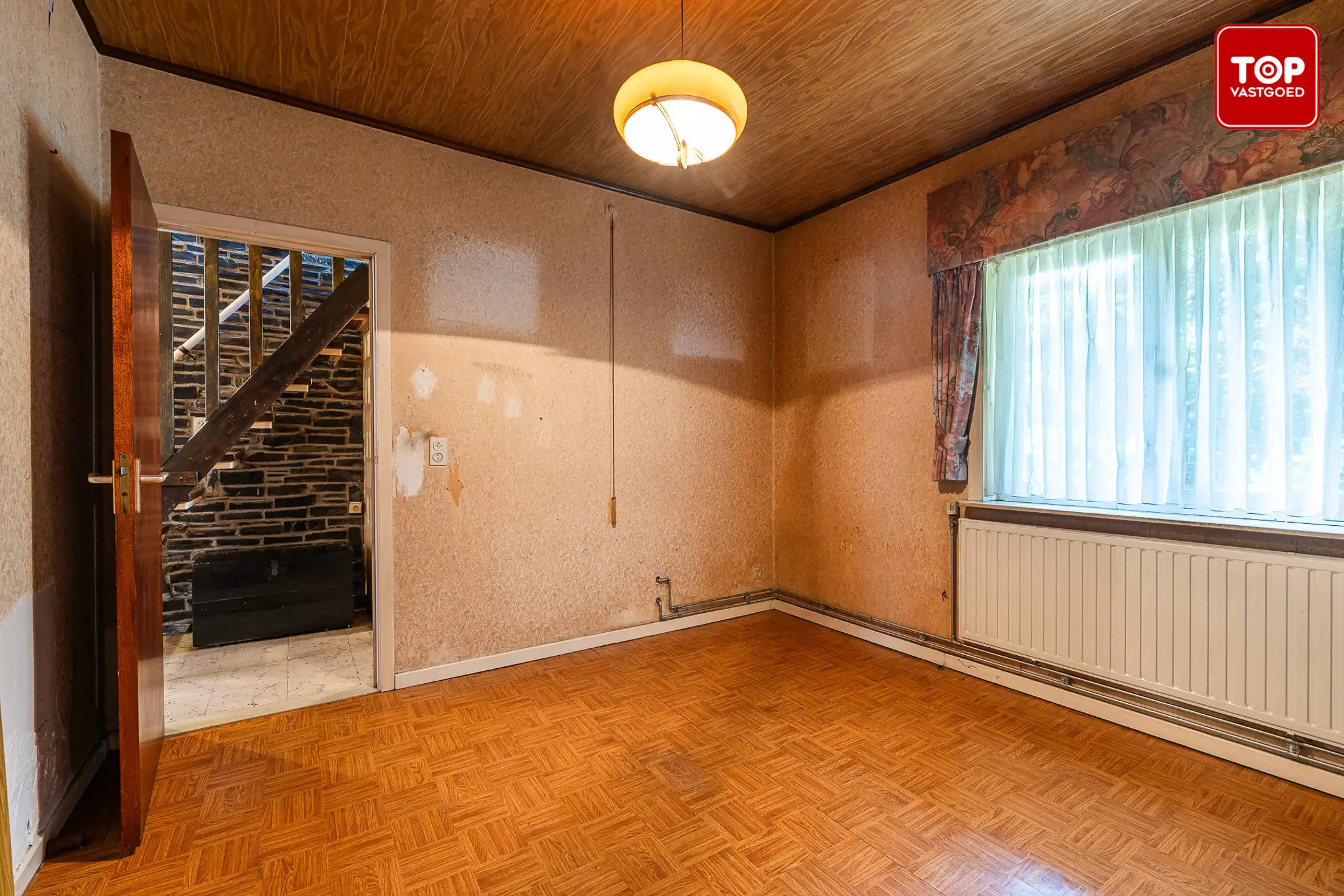 Charmante te renoveren woning met karakter en strooien dak foto 25