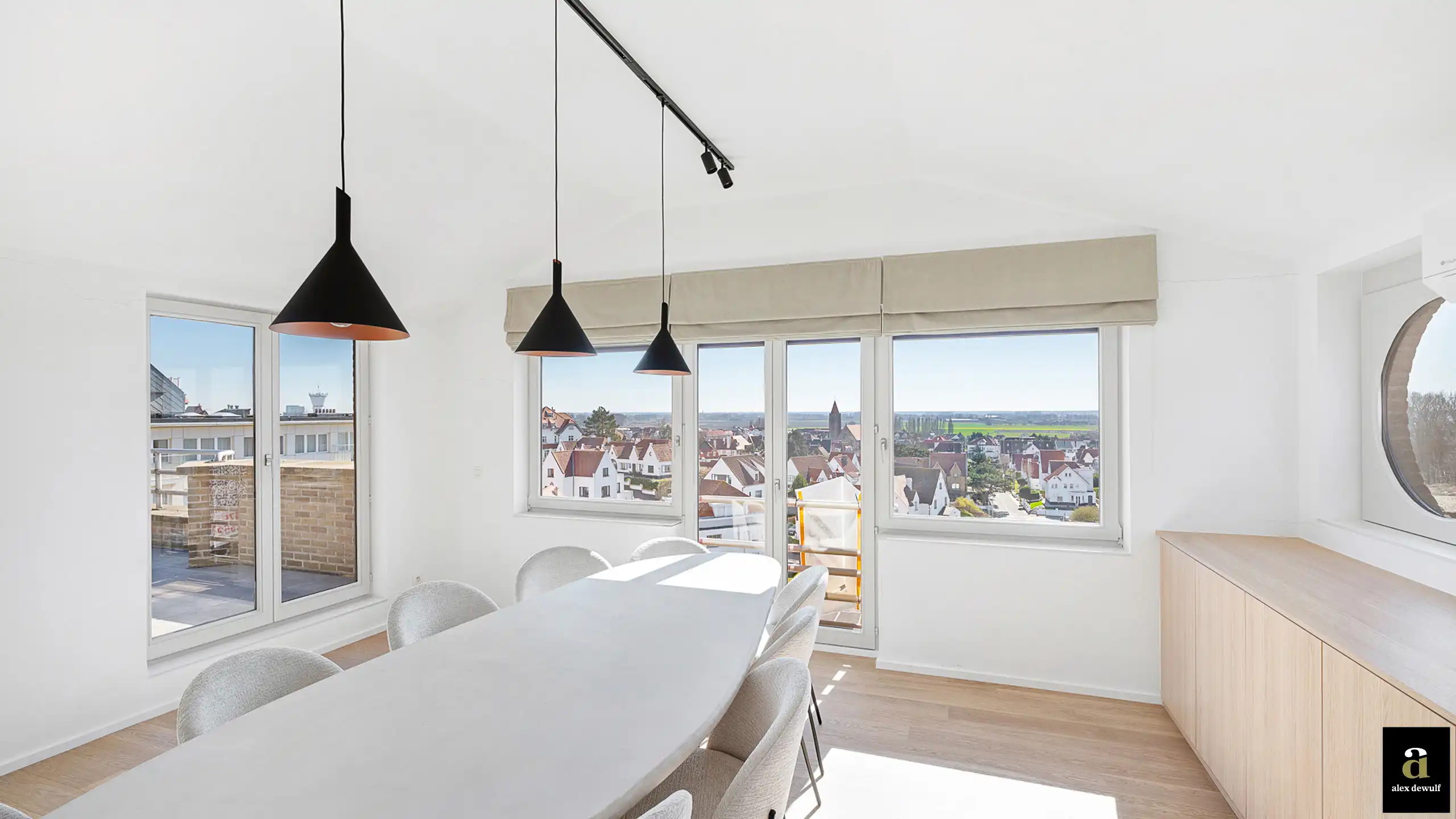 Ruim duplexappartement met vier slaapkamers en zonnig terras in Duinbergen. foto 14