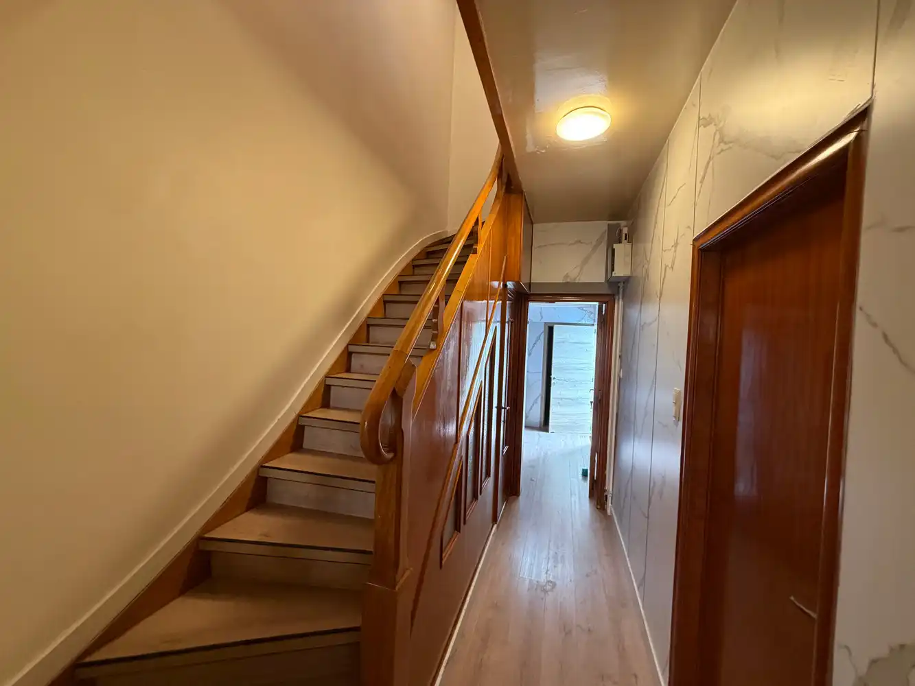 Ruime woning met 3 slaapkamers foto 2
