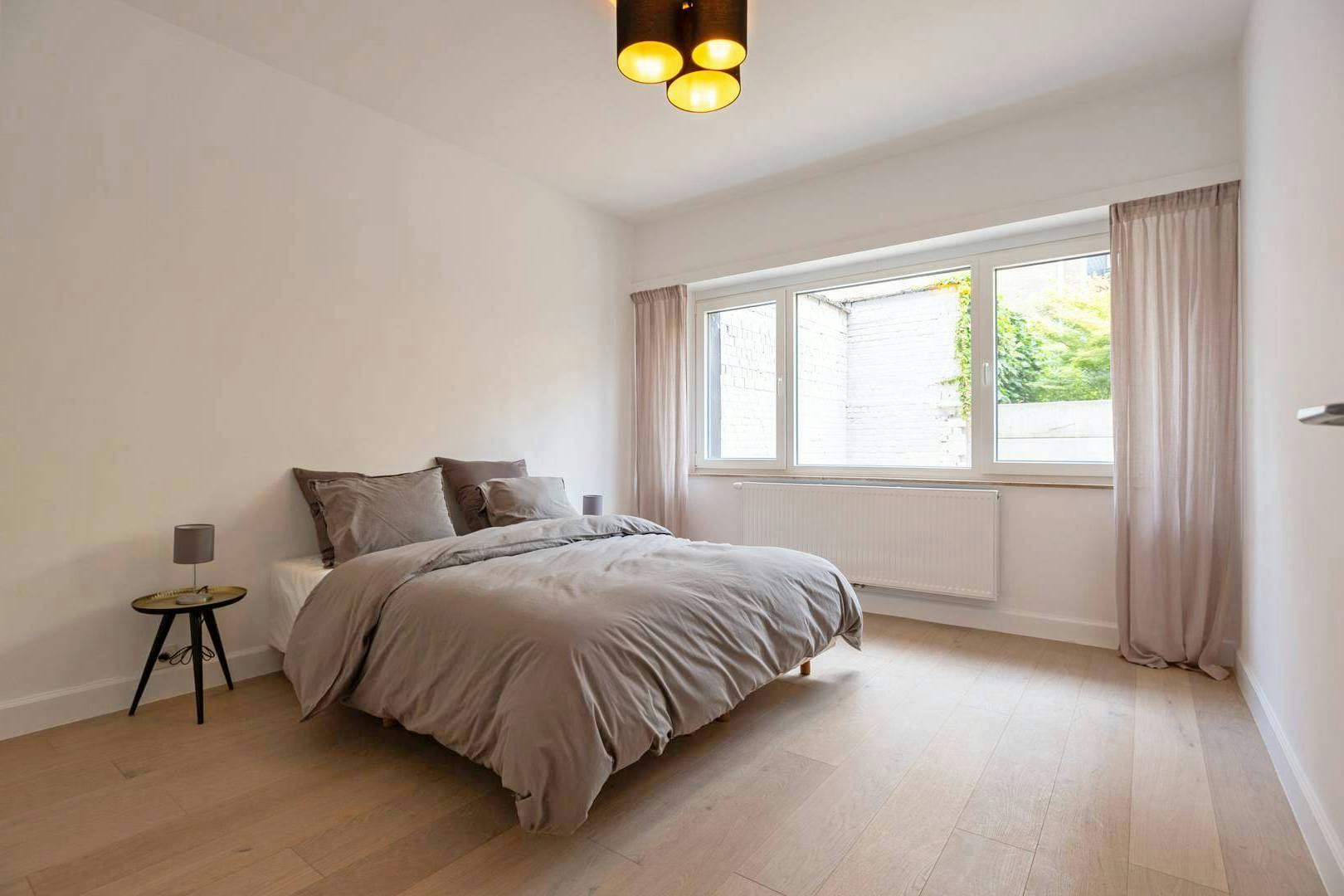 Gerenoveerd gelijkvloers appartement met twee slaapkamers foto 4
