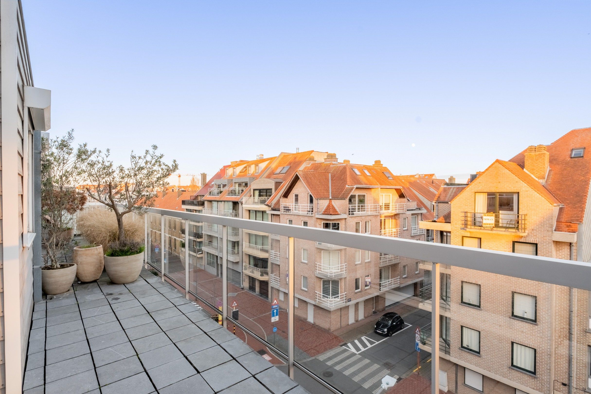 Ruim duplex appartement met zonnige terrassen in hartje Knokke foto 6