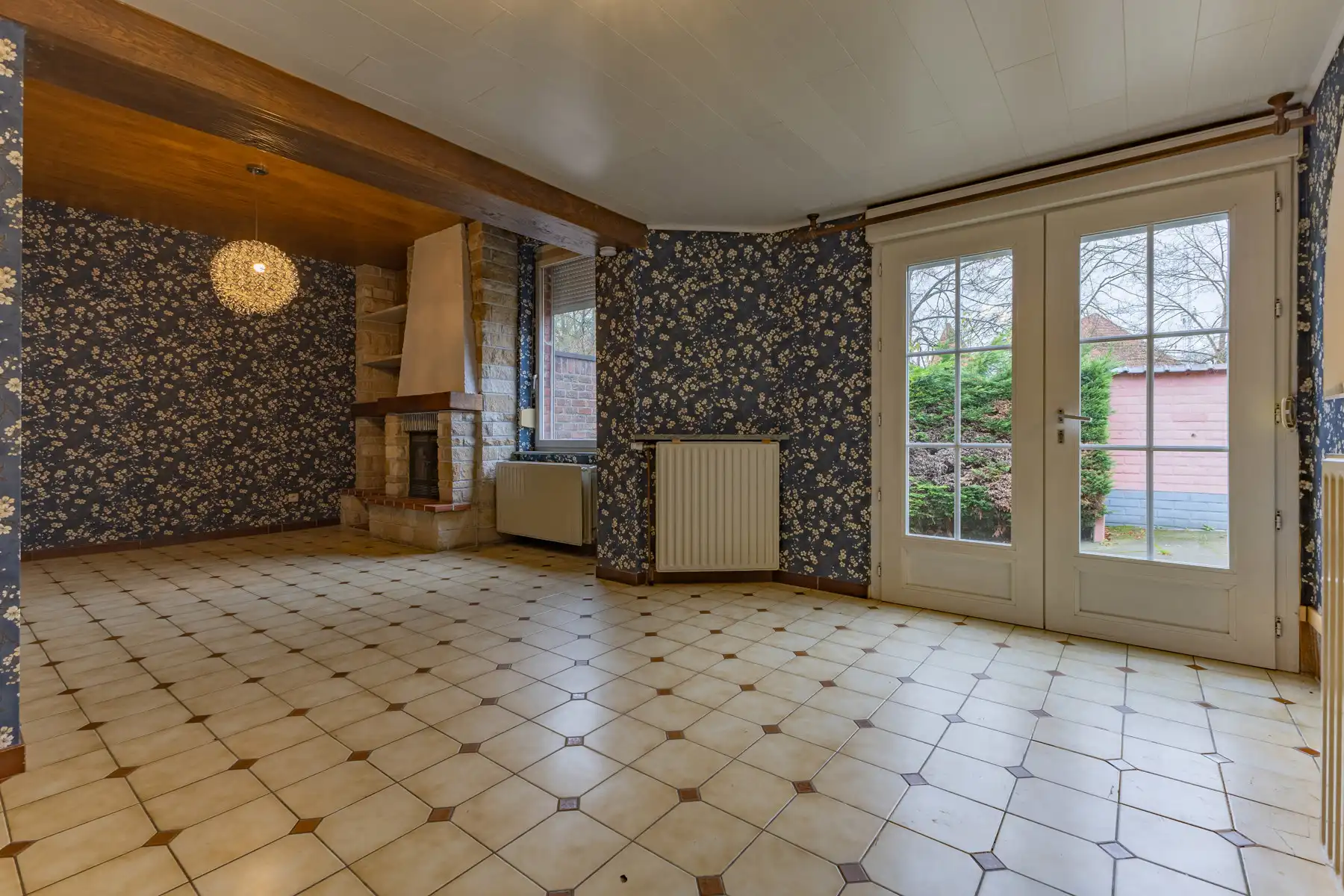 Te renoveren woning met 3 slaapkamers en garage foto 6