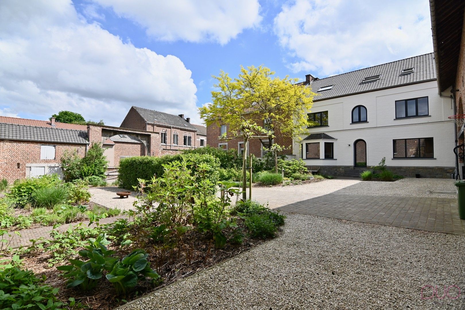 Exclusieve charmante vierkantshoeve in Gingelom met 5 slaapkamers,  drie afzonderlijke vakantiewoningen, grote schuur en achterliggende weide foto 4