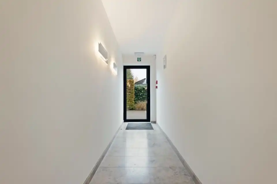 MODERN GELIJKVLOERS APPARTEMENT MET TERRAS EN STAANPLAATS IN SINT-TRUIDEN foto 13