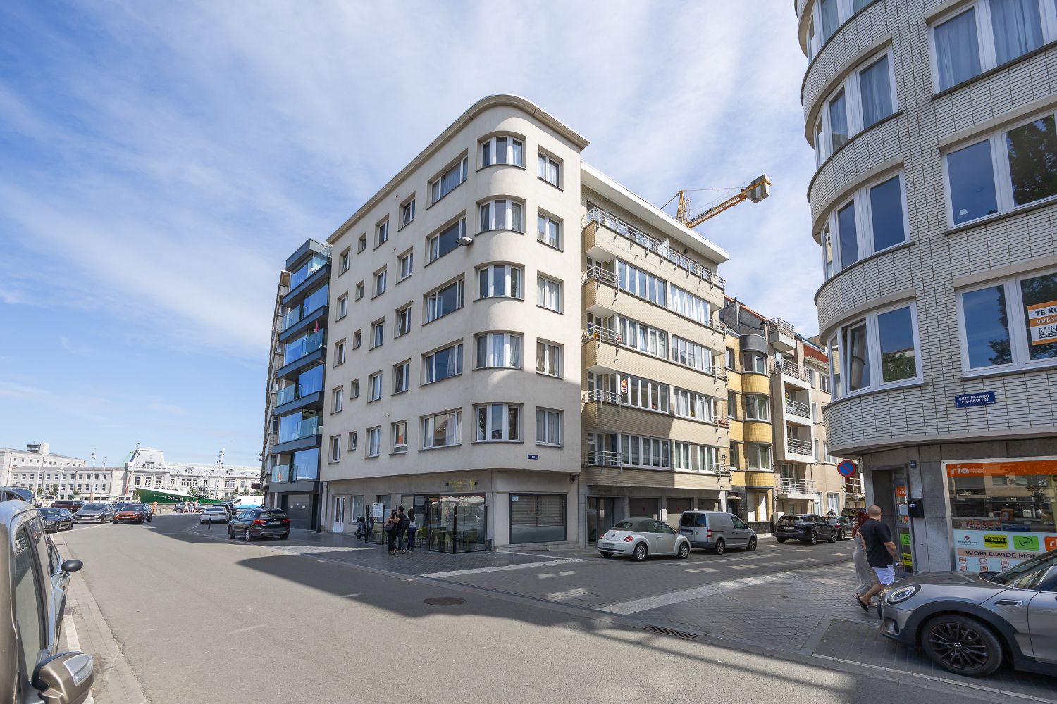 Gerenoveerd twee slaapkamer appartement in centrum Oostende foto 25