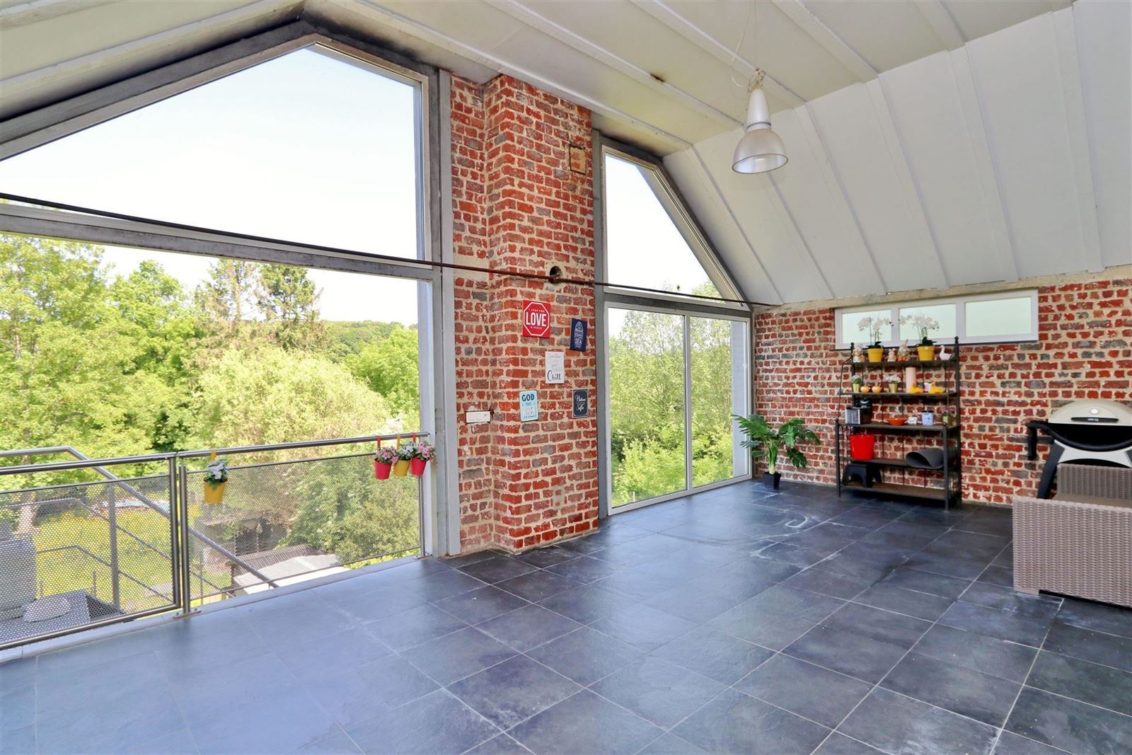 Zeer ruime atelier (360m²) met 2 loften op terrein van 11a 84ca foto 20