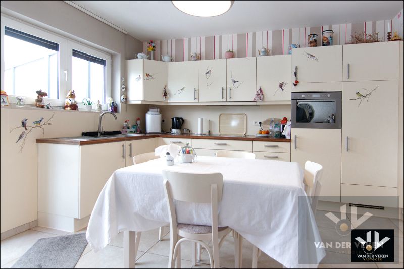 Instapklare en energiezuinige woning met veel licht en ruimte in rustige straat, ideaal voor gezinnen of kangoeroewonen! foto 8