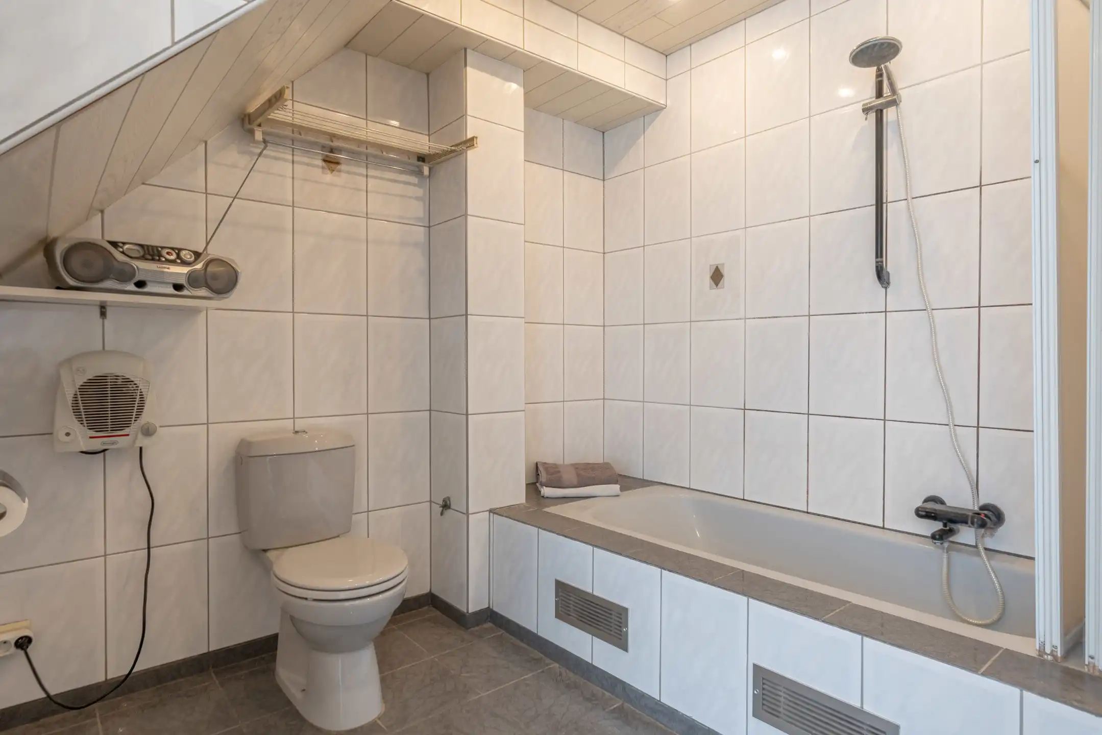 Ruim en gunstig gelegen handelspand met woonst in Vosselaar foto 42