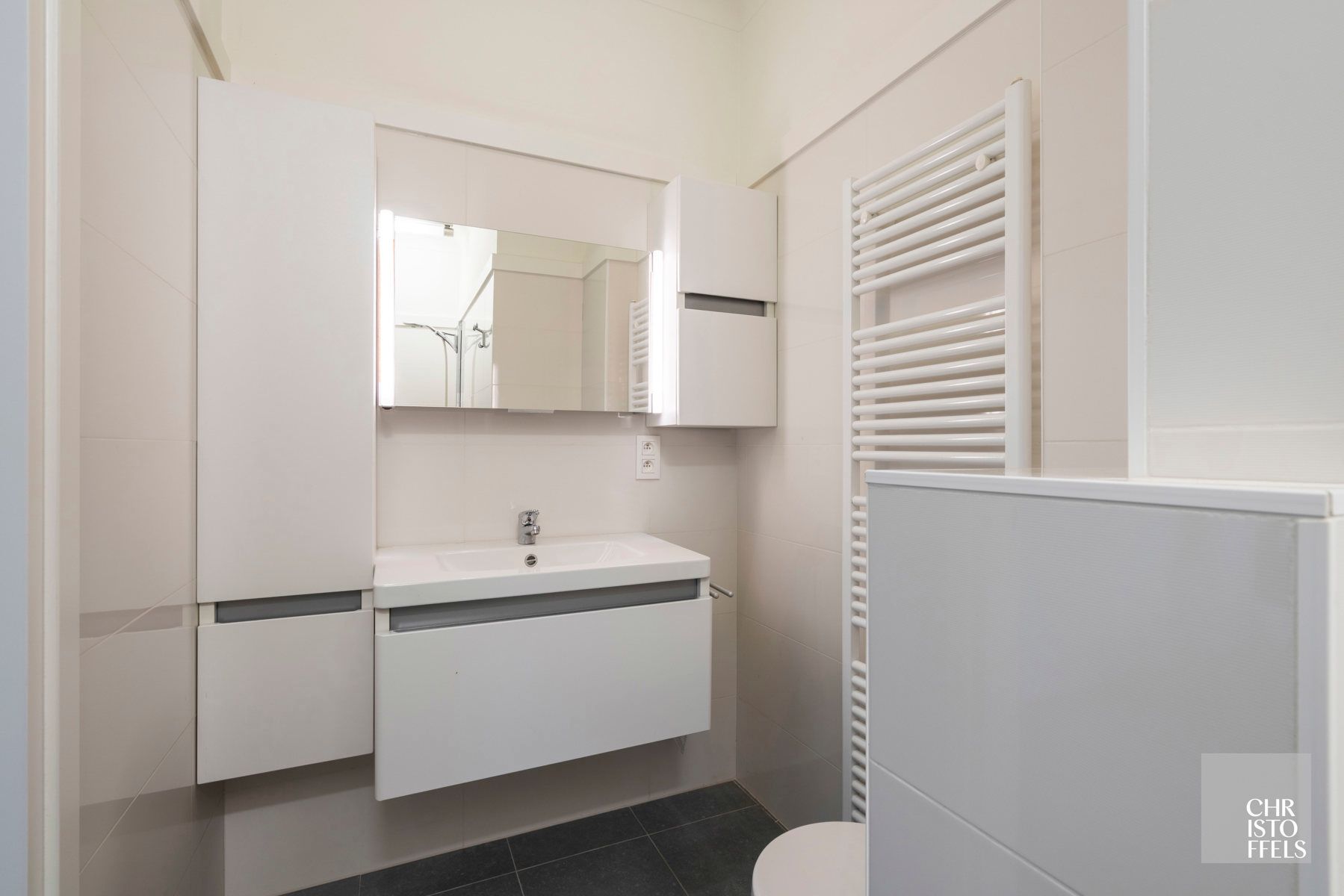 Exclusief villa-appartement (183m²) met privé tuin gelegen in een afgesloten park met buitenzwembad. foto 22