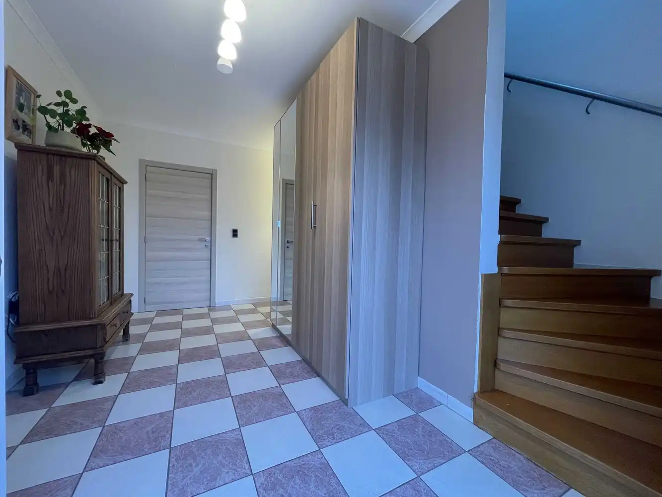 Rustig gelegen gezinswoning in onberispelijke staat van onderhoud foto 11