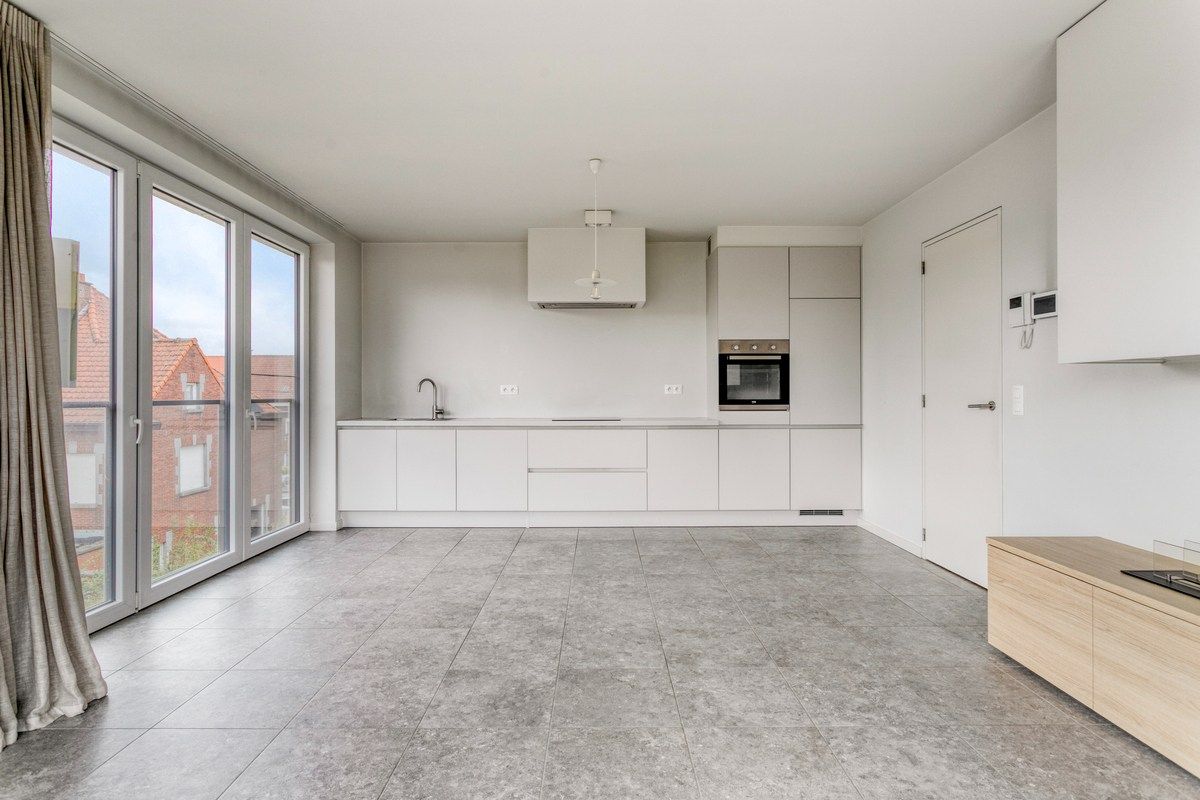 Dit modern afgewerkt appartement bevindt zich op de tweede verdieping van een recente residentie. foto 6