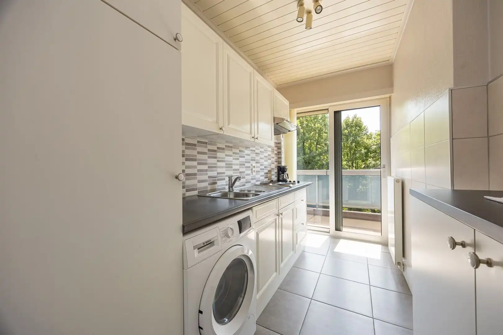Lichtrijk appartement met terras en groen zicht foto 6