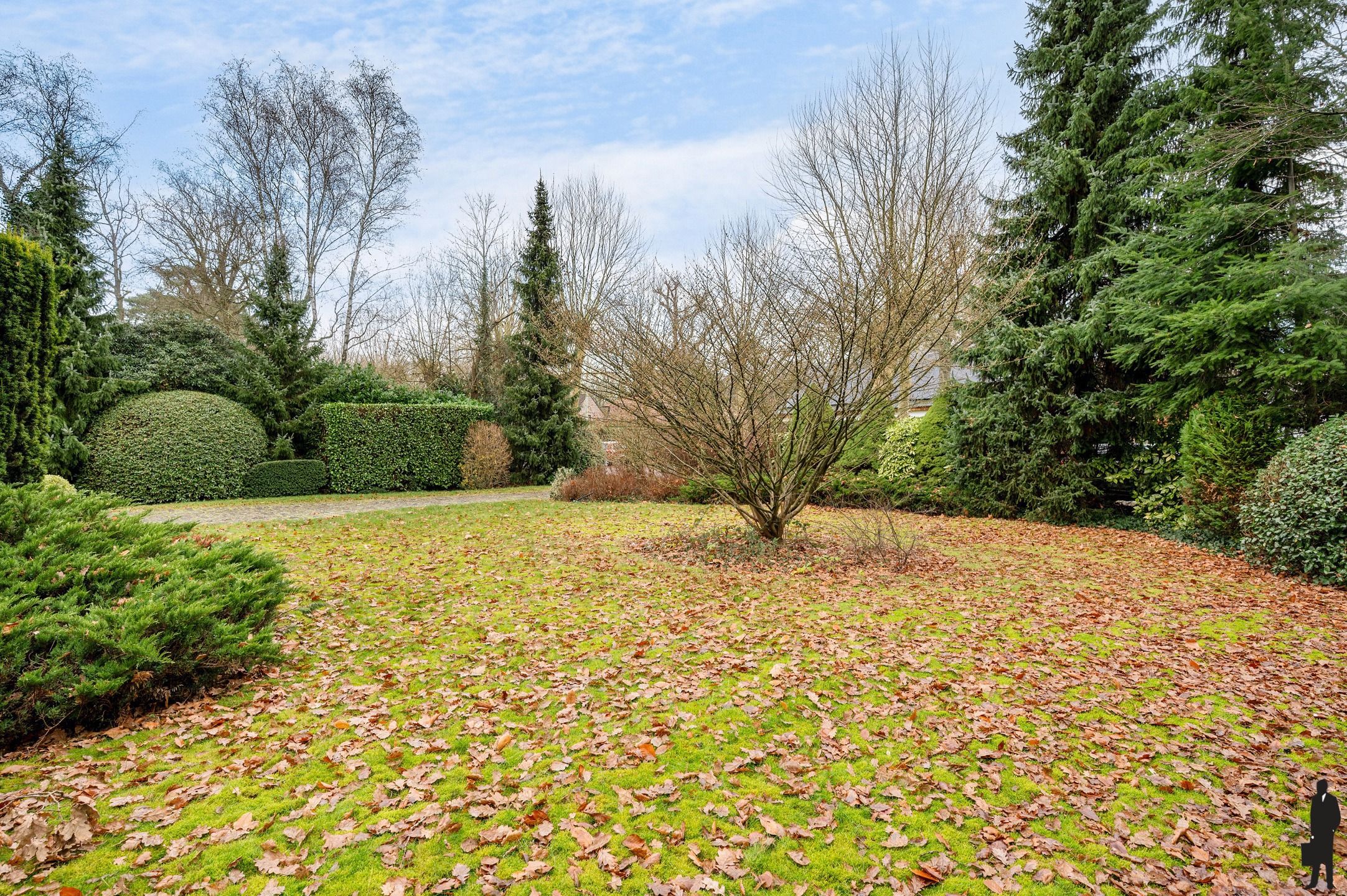 Te renoveren villa, in een bijzonder groene en residentiële omgeving!  foto 30
