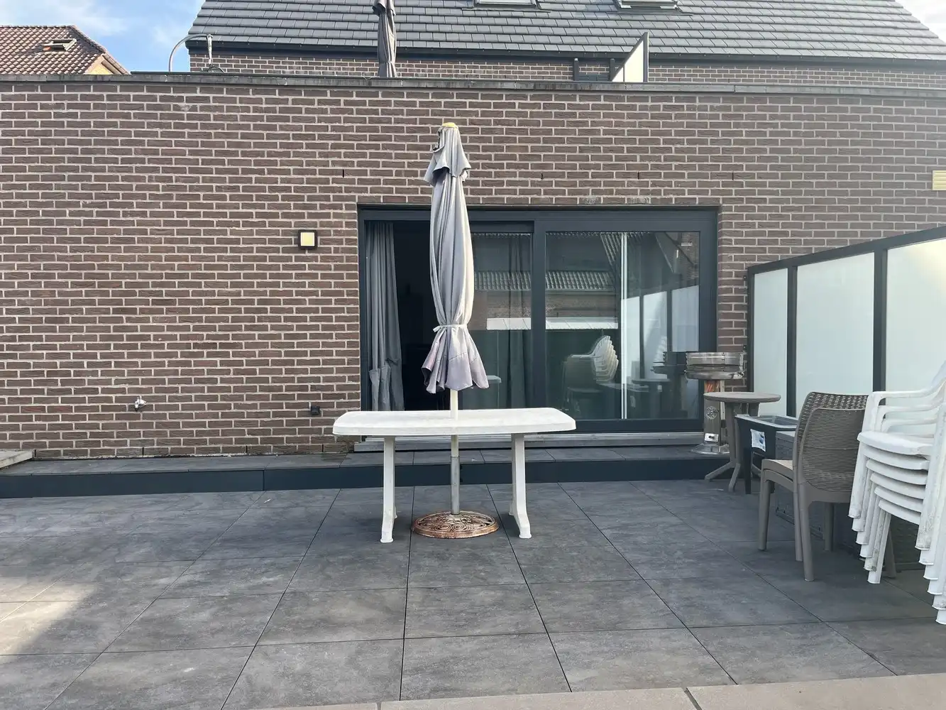 Modern gelijkvloers 1 slaapkamer appartement met ruim terras en ondergrondse parking in As! foto 13