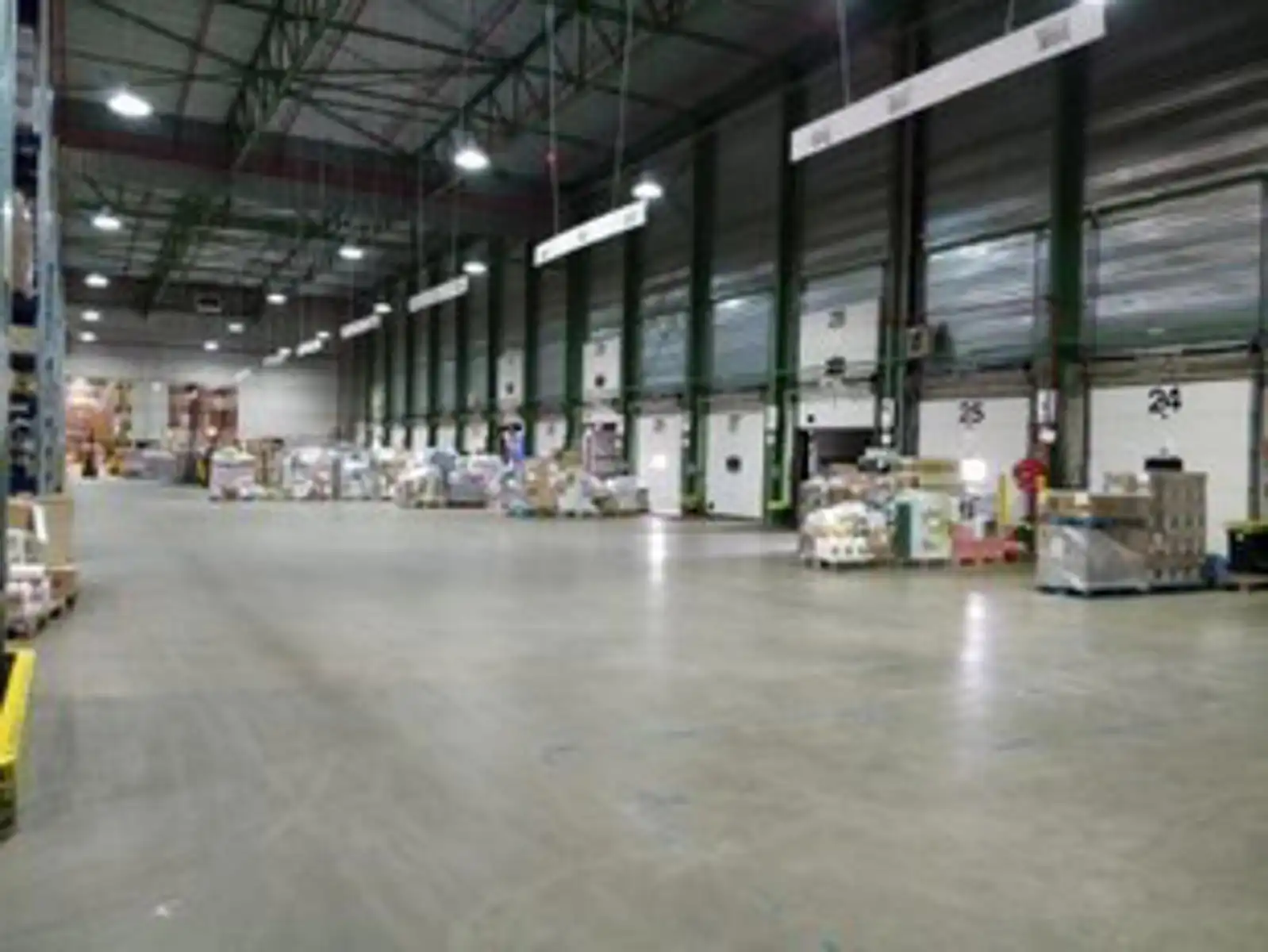 Industrieel gebouw op toplocatie in Puurs te huur foto 9