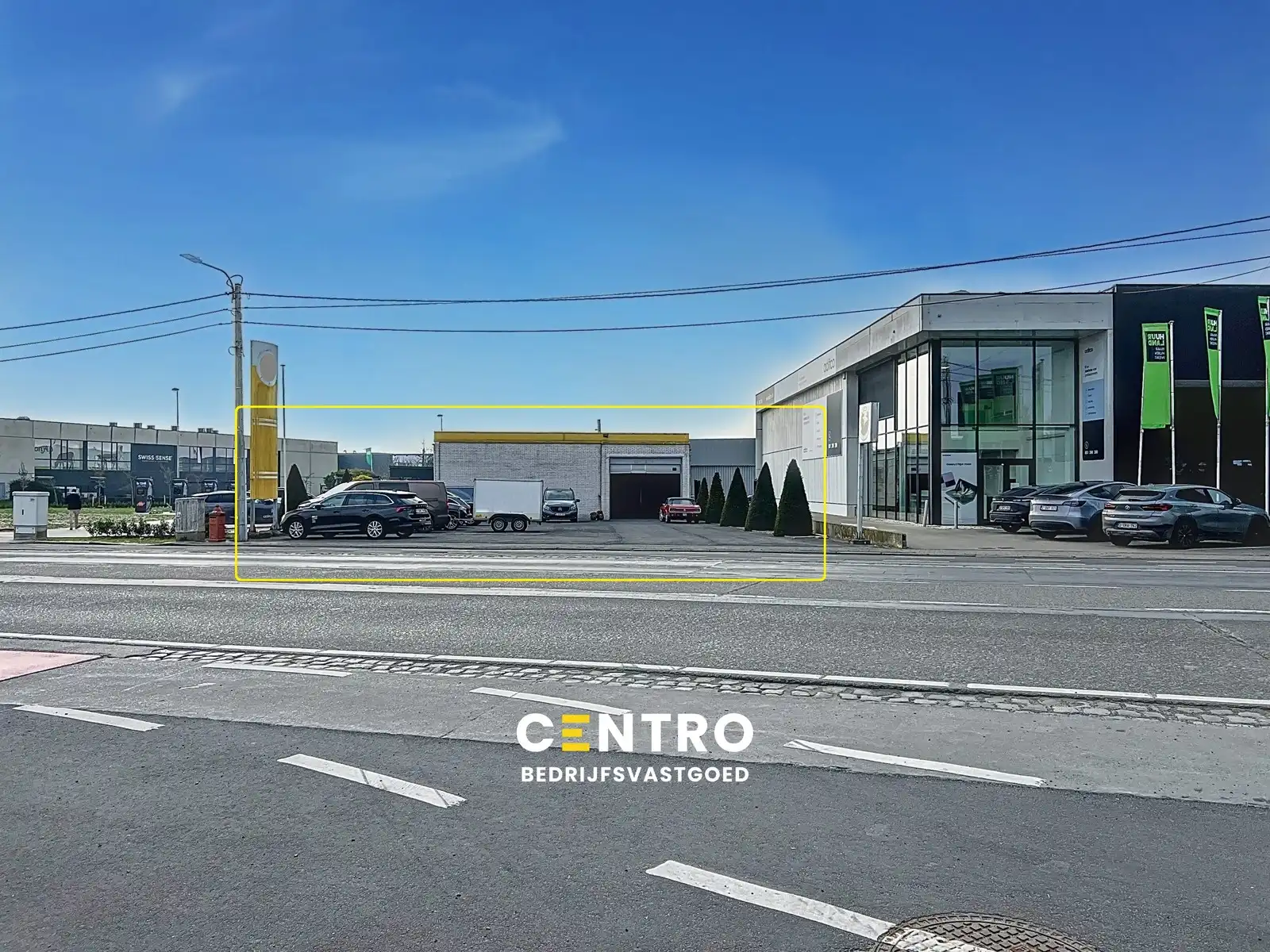 Commercieel gebouw (460m²) met verhard buitenterrein (heden AUTOWERKPLAATS) met uitbreidingsmogelijkheden en VEEL PASSAGE ! foto {{pictureIndex}}