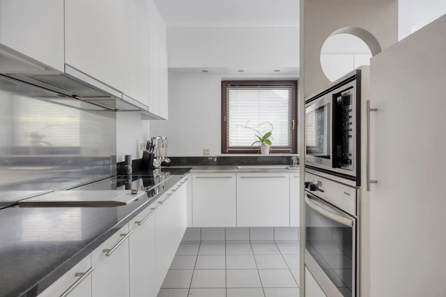 Goed gelegen villa met 6 slaapkamers en grote tuin foto 10