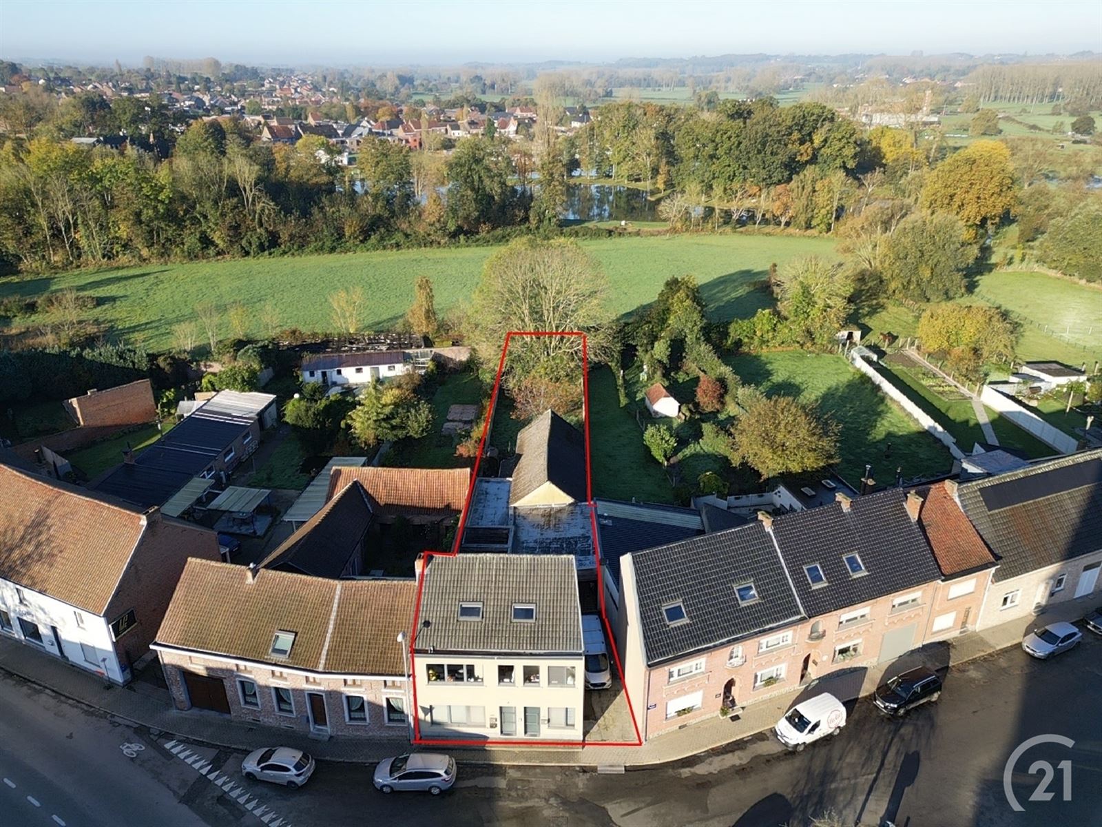 Interessante opbrengsteigendom met 2 app, bureel met opslagruimte foto {{pictureIndex}}