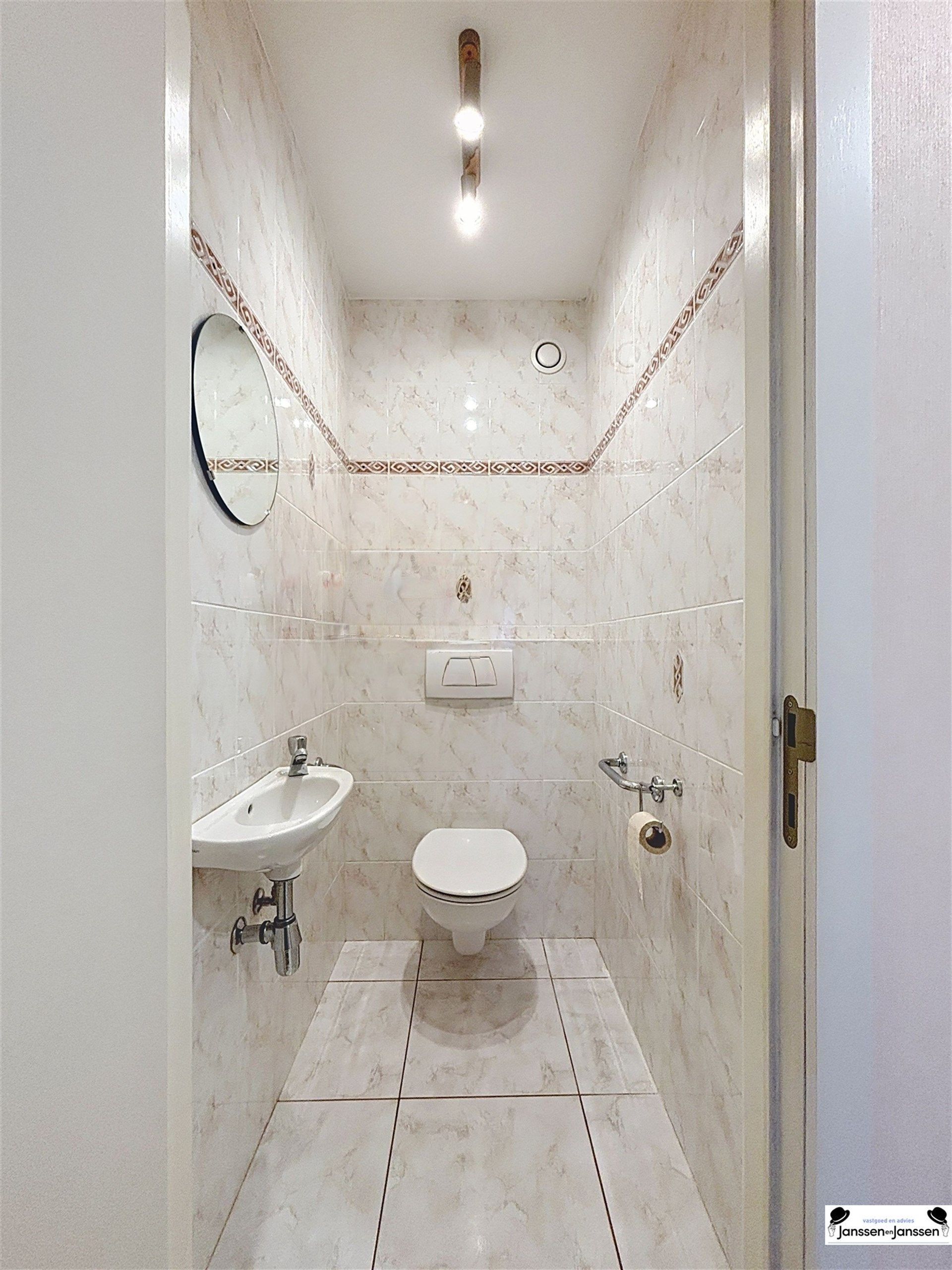 Ruim gelijkvloers appartement met topligging in Oostende foto 16