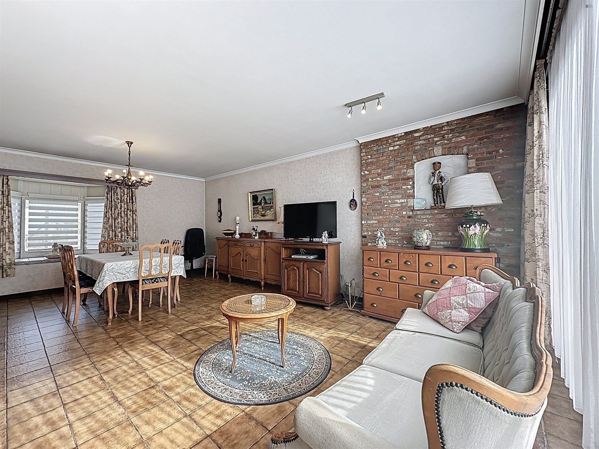 te renoveren woning met magazijn (220m²) op perceel van 1340m² foto 3