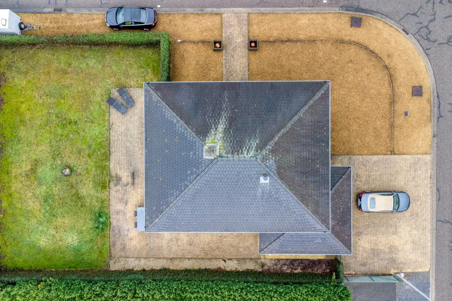 Ruime, vrijstaande woning te koop nabij het centrum van Lanaken. foto 35