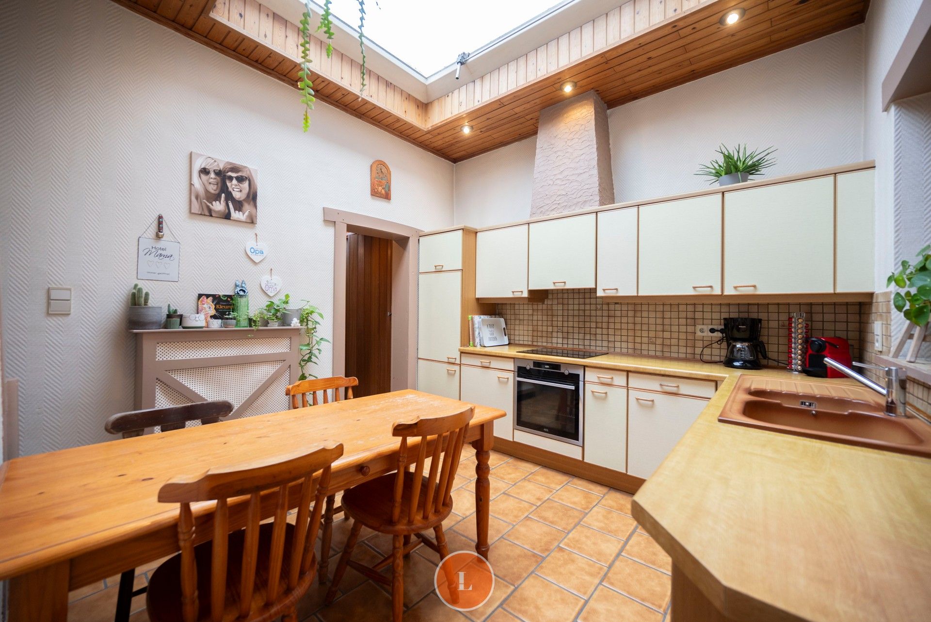 Ruime woning met meer dan 4 slaapkamers en garage foto 6