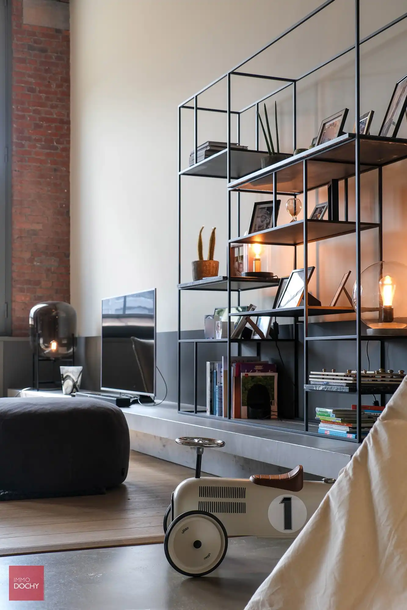 Sfeervolle ruime loft met frontaal zicht op het Kanaal - Spinnerijkaai foto 6