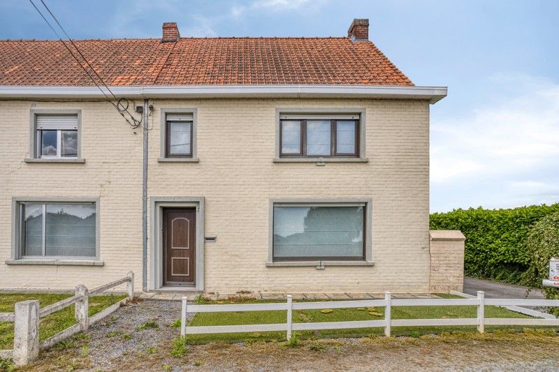 Hoofdfoto van de publicatie: Landelijk gelegen te renoveren woning TE KOOP in Dentergem!