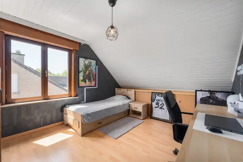 Instapklare gezinswoning met 4 slaapkamers en dubbele garage foto 17