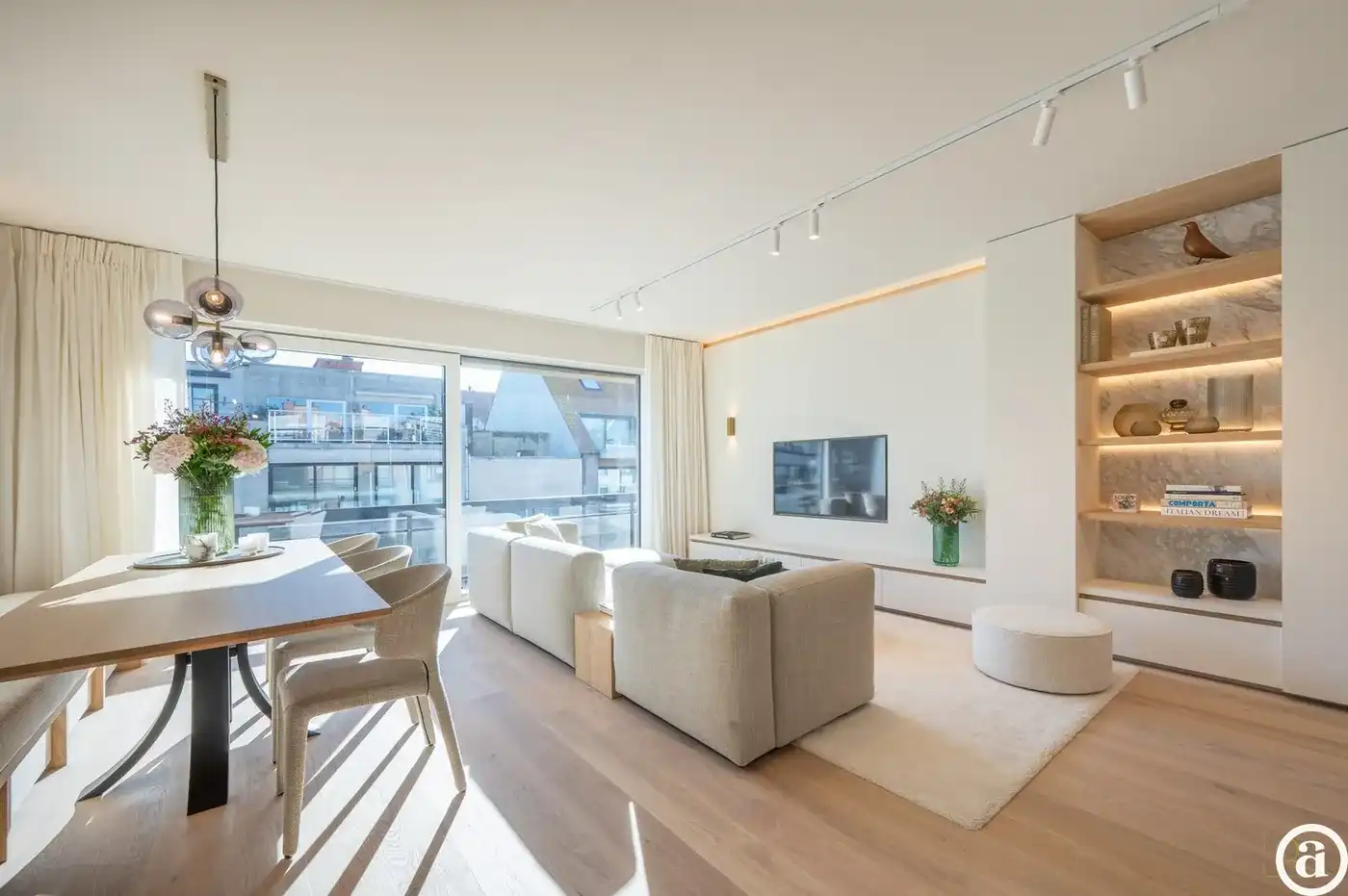 Luxueus gerenoveerd appartement vlakbij de winkels, het strand en de zee. foto 4