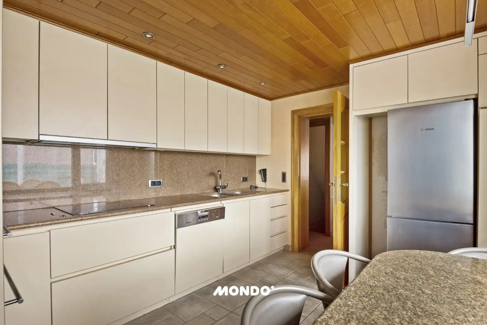 Te renoveren HOB met oprit, garage & potentieel te Opwijk. foto 8