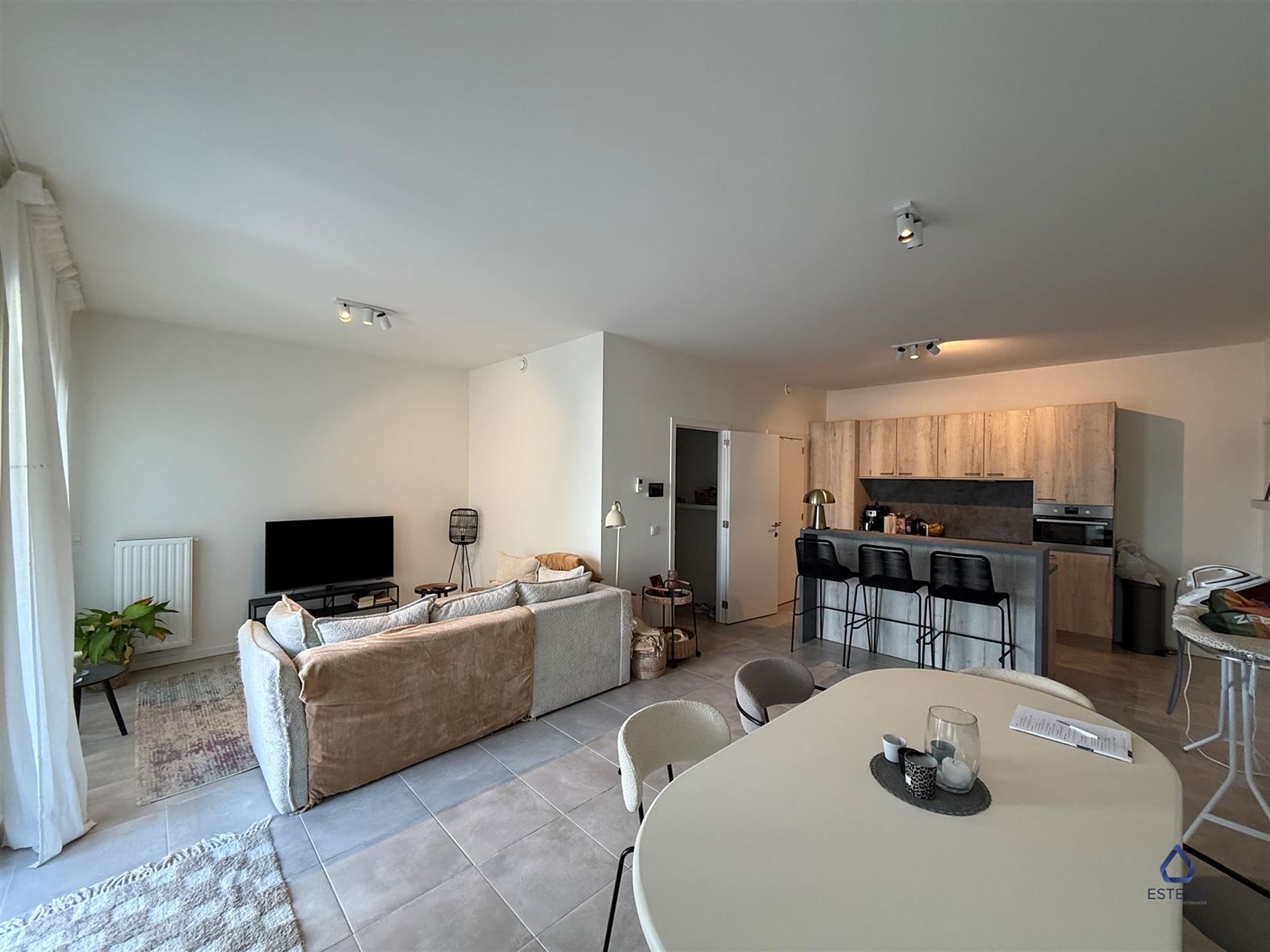 Nieuwbouw met 3 slaapkamer en 2 badkamers + parking foto 3