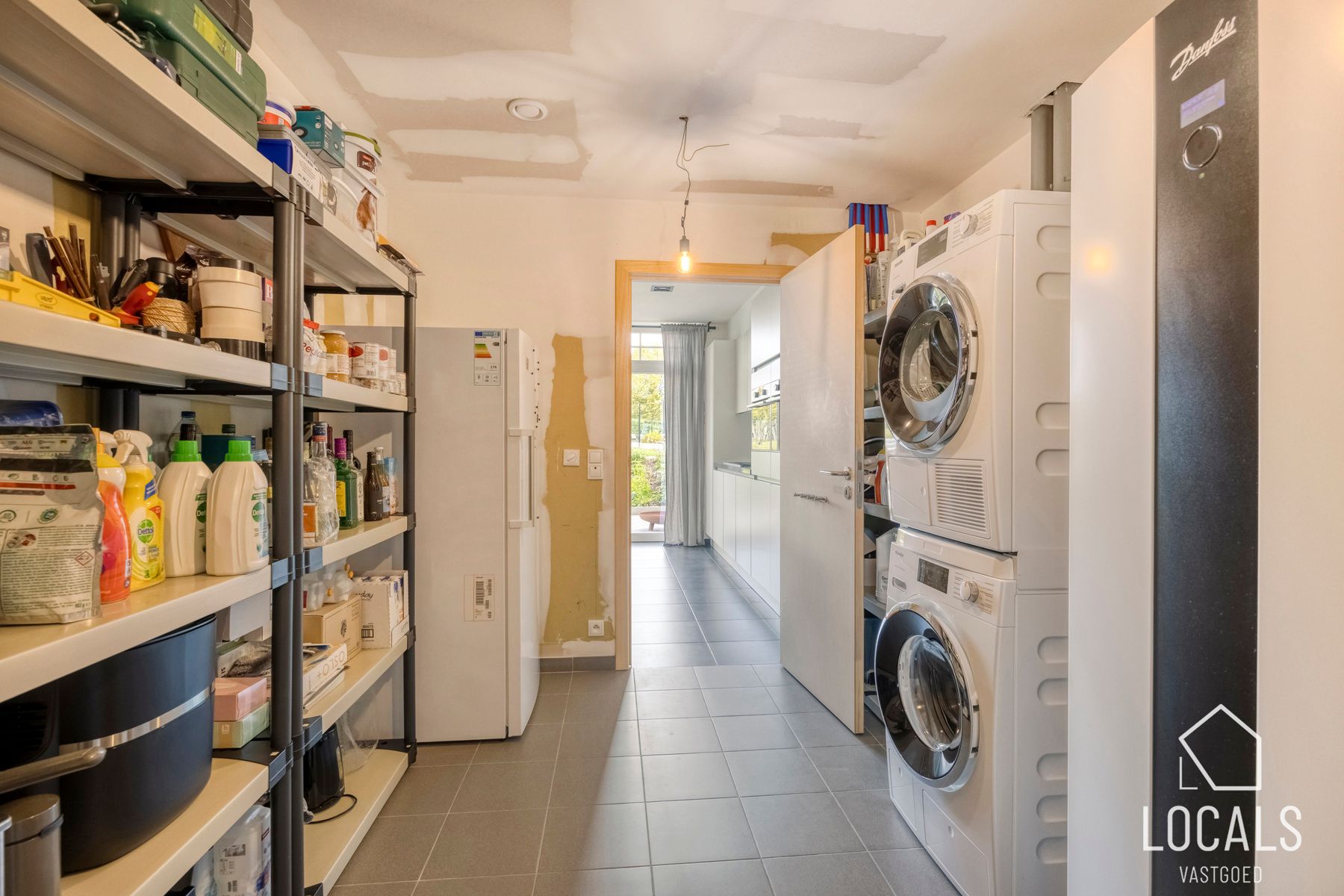 Recente woning (2018) met prachtige tuin en ruime garage foto 14