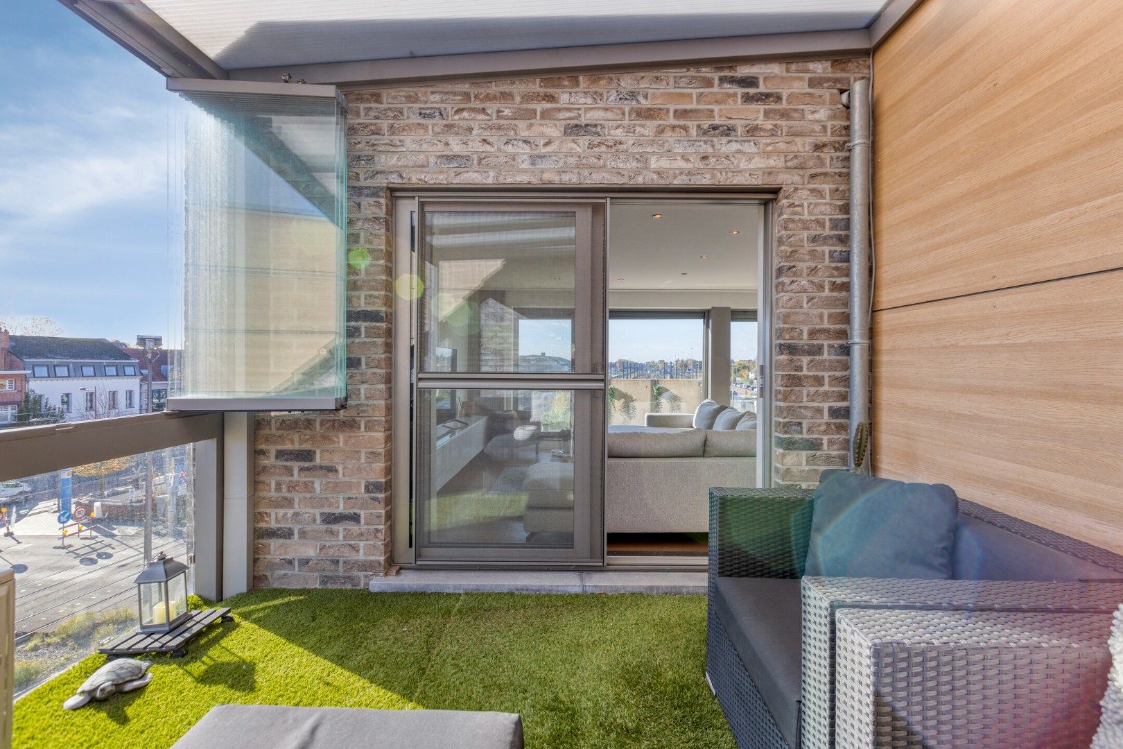 Ruim ingedeeld appartement met zonterrassen in het centrum. foto 11